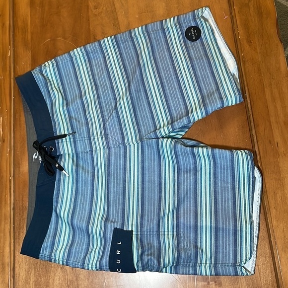 Rip Curl Board Shorts Size 36 - Picture 3 of 9